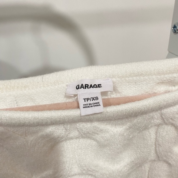 Garage Sweater - Picture 4 of 4